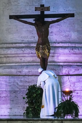 26501080-8160959-Pope_Francis_kisses_a_miraculous_crucifix_that_in_1552_was_carri-a-6_1585351478573-1